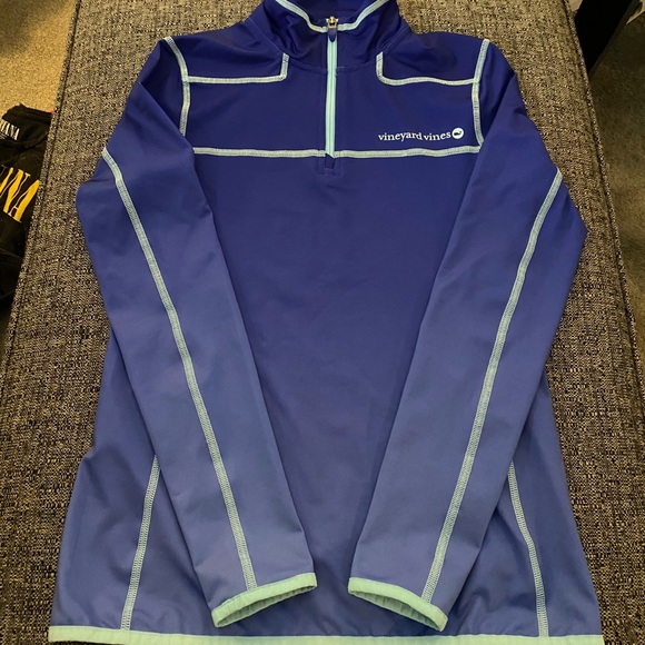 Vineyard Vines Tops - EUC Vineyard Vines long sleeve athletic top